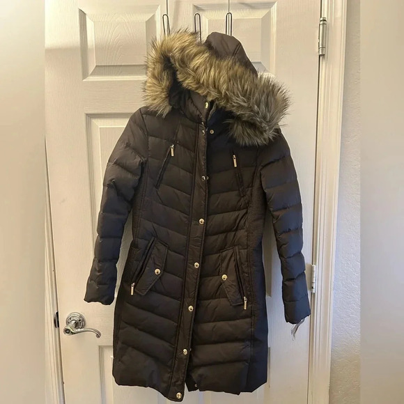 MICHAEL MICHAEL KORS
Faux-Fur-Trim Hooded Puffer Coat - Picture 2 of 5